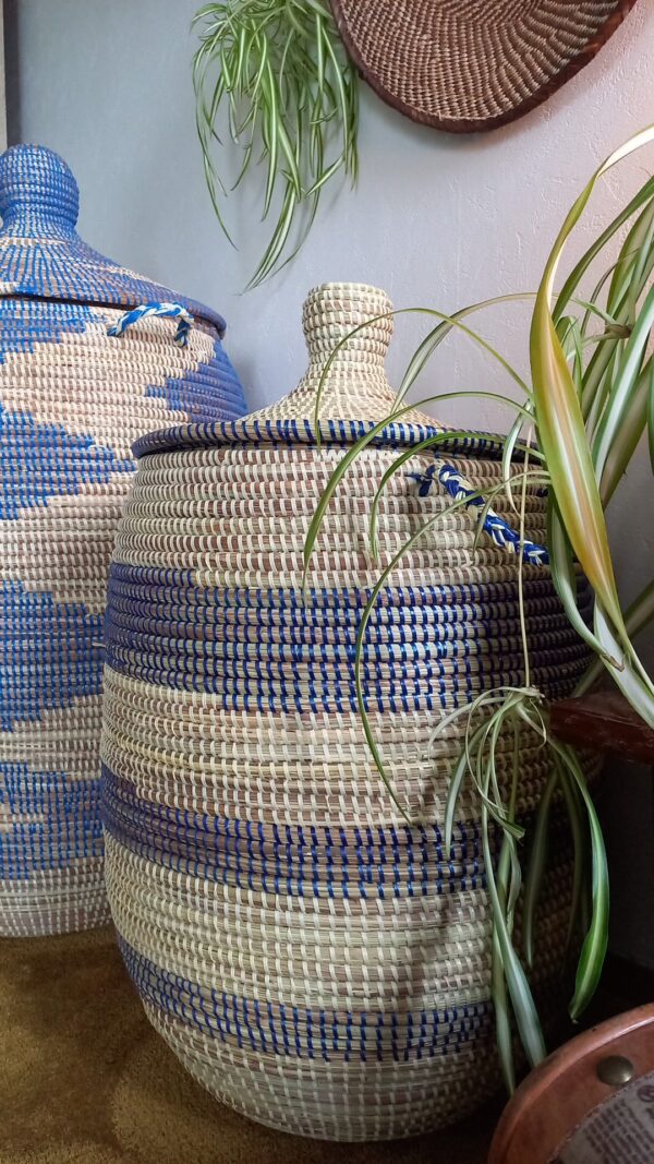 Panier à linge M / Sénégal / Motif bleu & beige – Image 4