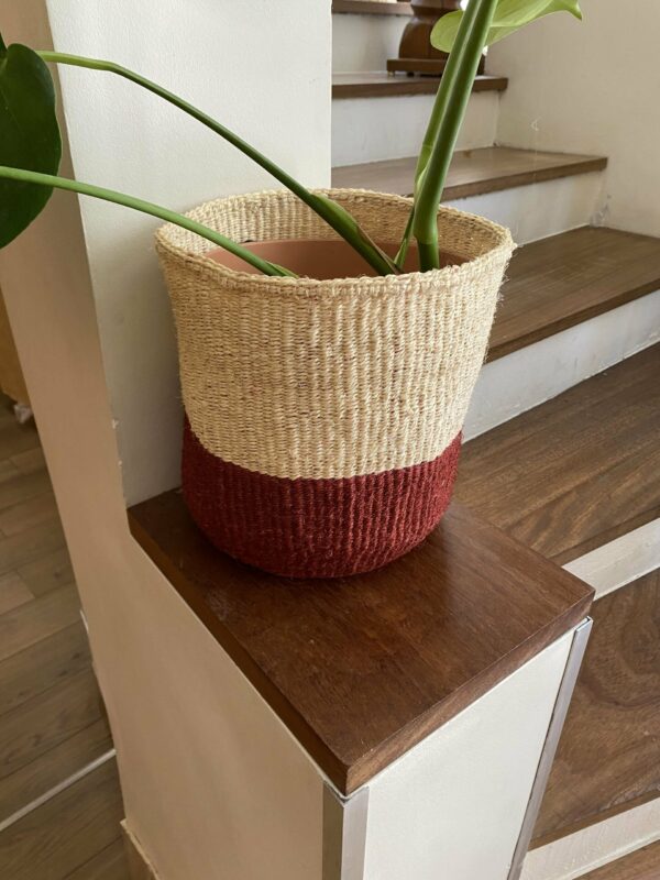 Panier Sisal Tressé - Beige et Rouge - Artisanat du Kenya